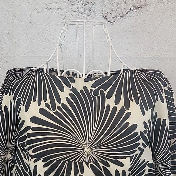 An Original Milly Of New York Elegant Black and Cream  Women's Top Size 2 - Picture 2 of 13